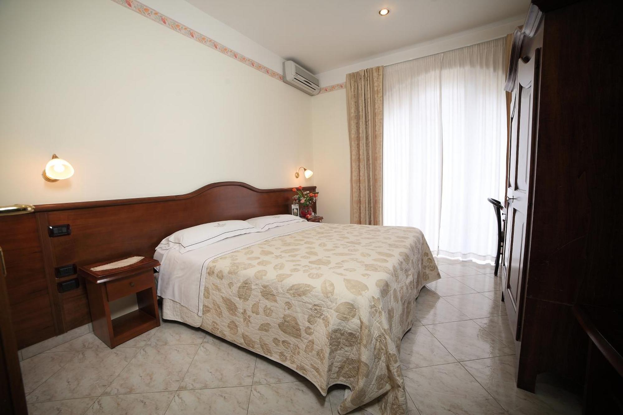 Il Castello Hotel Terzigno Bagian luar foto